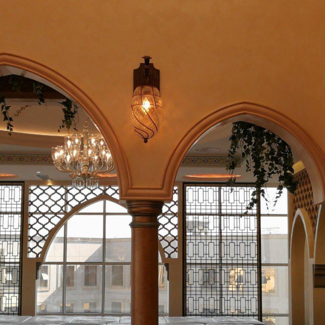 CROWNE PLAZA HOTEL