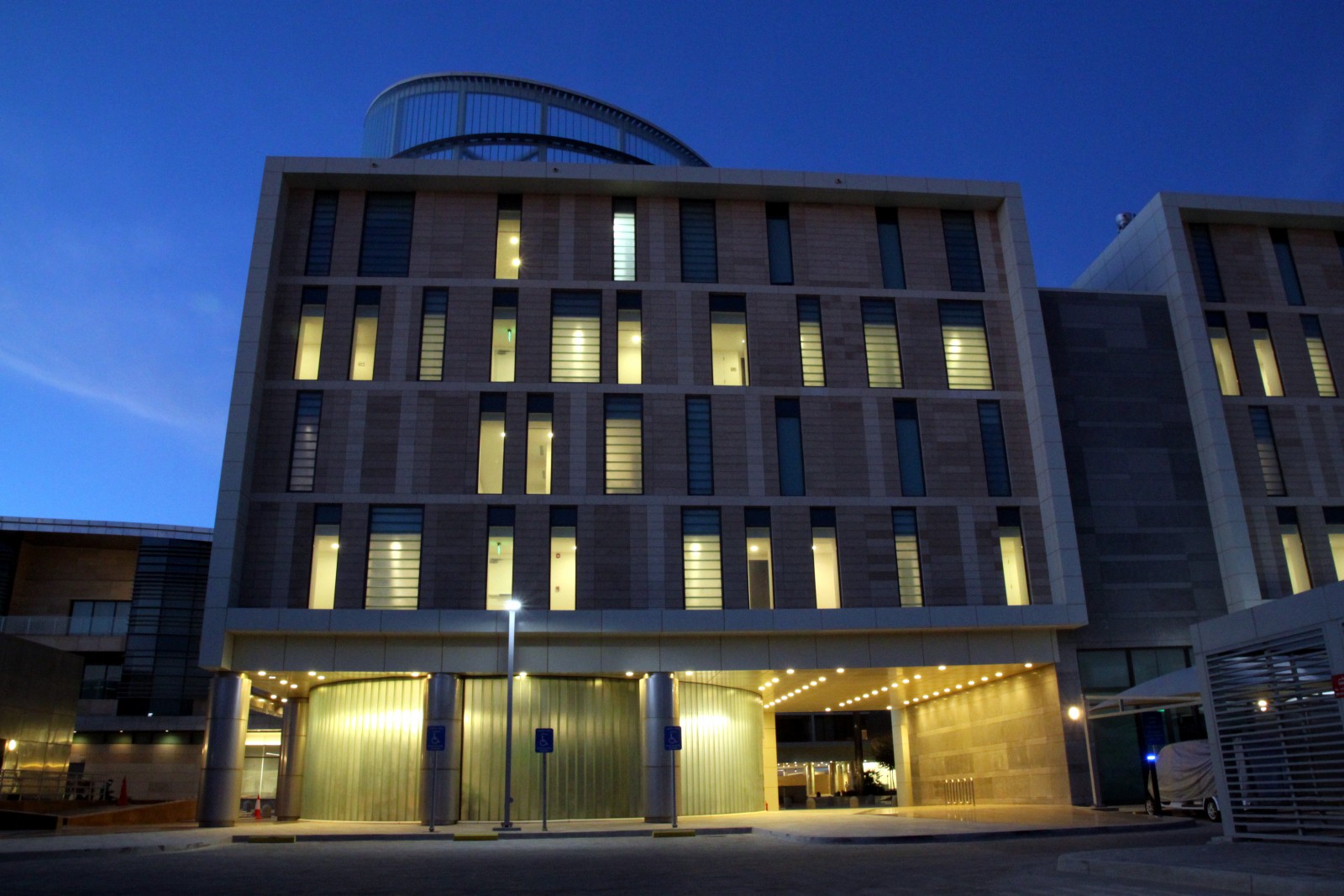 SIGNATURE ARCHITECTURAL TOWER