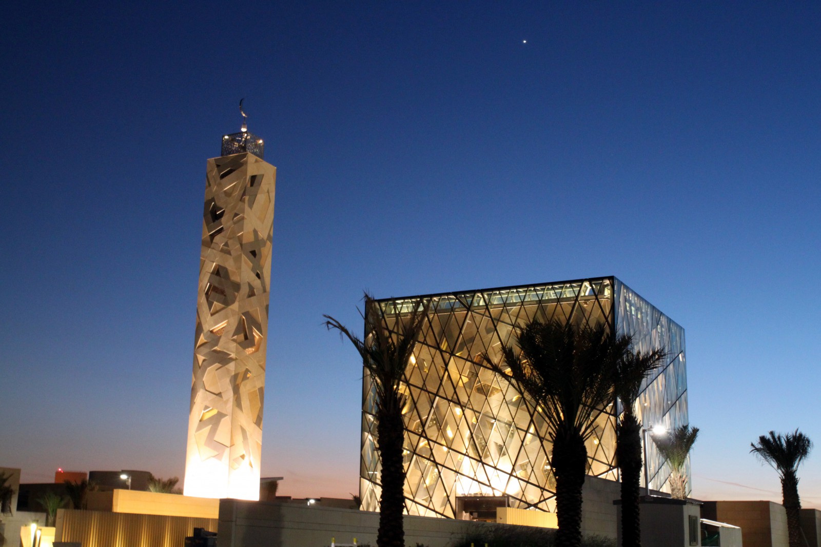 SIGNATURE ARCHITECTURAL TOWER